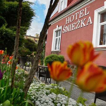 Отель Sniezka Кросно Экстерьер фото